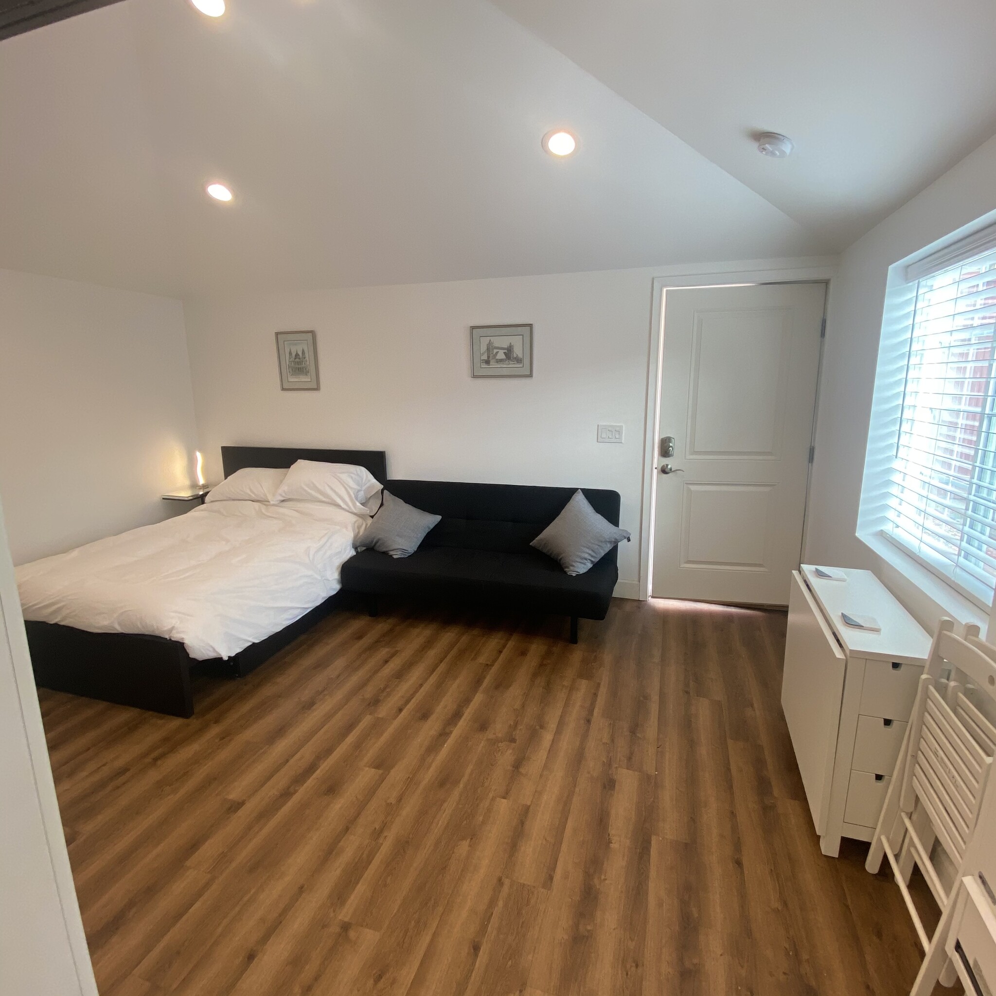 Entrance - Bed and Living Area - 9020 Hillside St