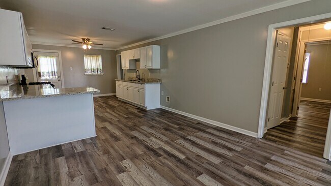 Building Photo - 710 Derbigny St