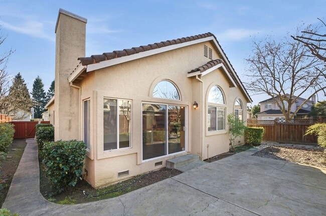 Building Photo - Desirable North Napa 3 Bed Single-Family Home