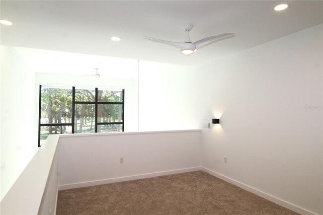 Building Photo - 941 N Osprey Ave