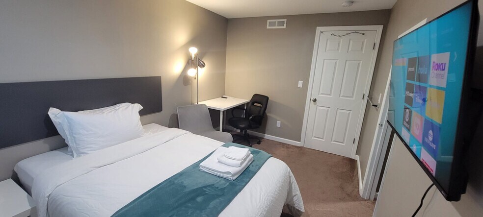 Building Photo - 1803 N 200th St