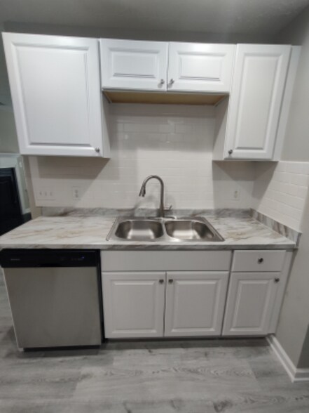 Building Photo - 289 Silver Ridge Dr