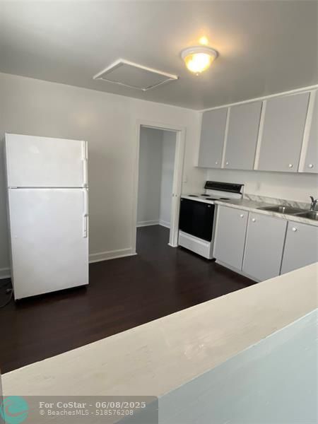 Building Photo - 433 N 14th St
