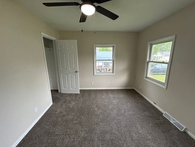 Building Photo - 2 Bed- 1 Bath - Single Family Home