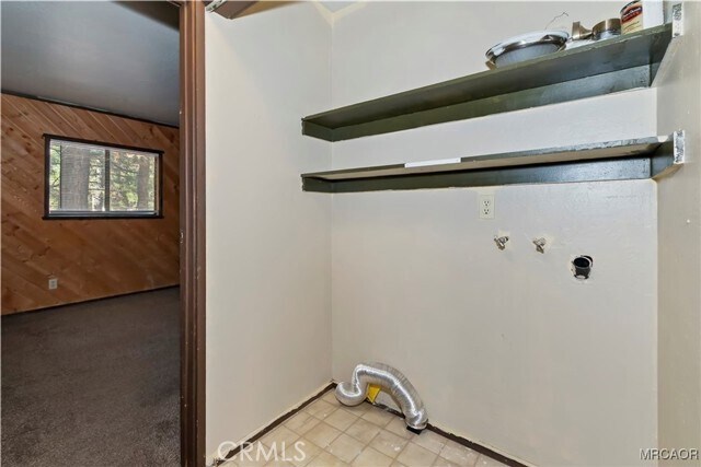Building Photo - 949 Pine Ln