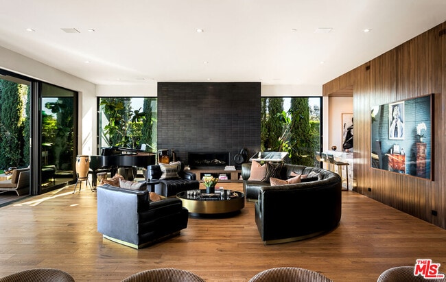 Building Photo - 1030 Somera Rd