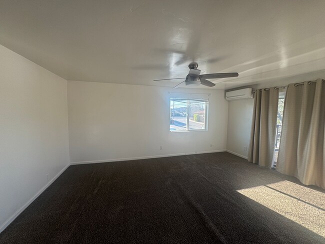 Building Photo - R8700A