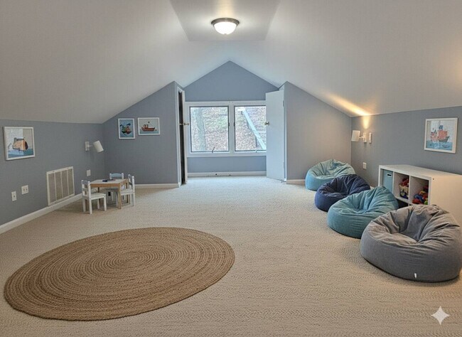 Building Photo - 135 Cora Ave