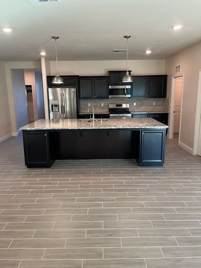Building Photo - Lennar Ironsides 3 Bed 2 Bath AVAILABLE FOR RENT NOW!