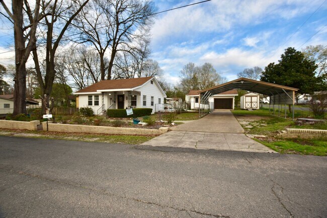 Building Photo - 1623 Texas St