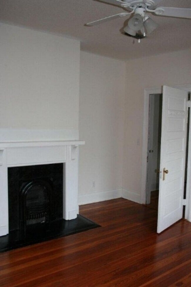 Building Photo - 206 3rd St