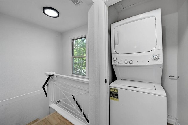 Building Photo - 2305 Longview St