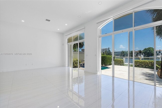 Building Photo - 21301 NE 38th Ave