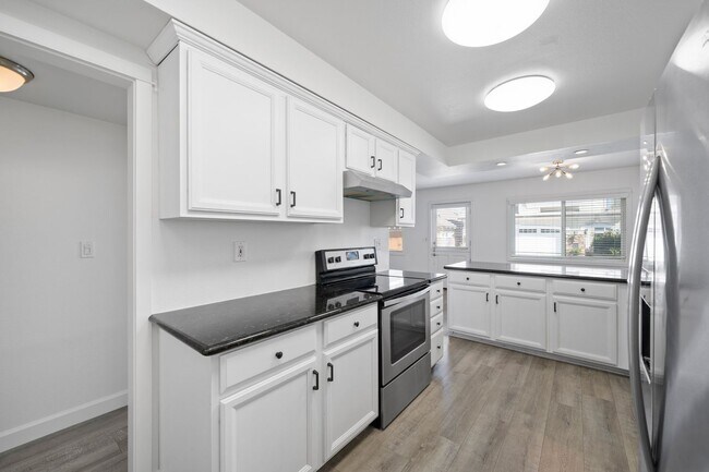 Building Photo - 403 38th St