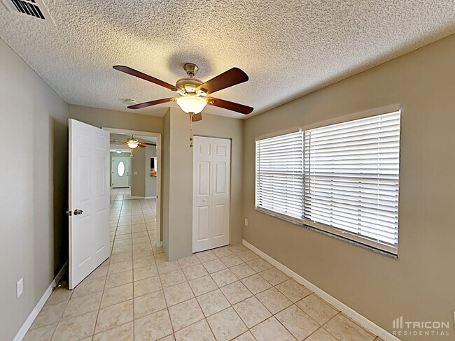 Building Photo - 10827 Claymont Dr
