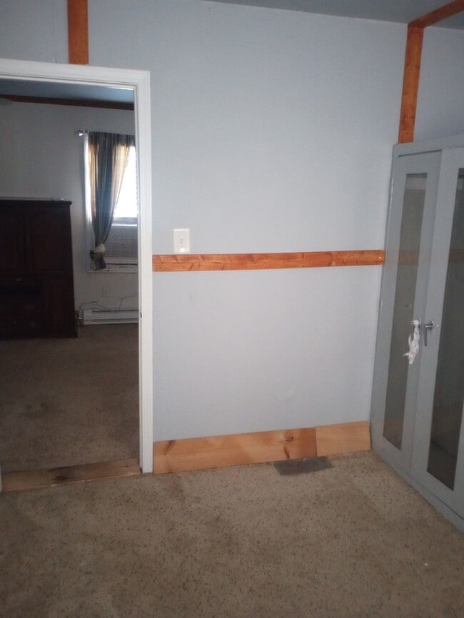 Building Photo - 3 Bedroom 1 Bathroom