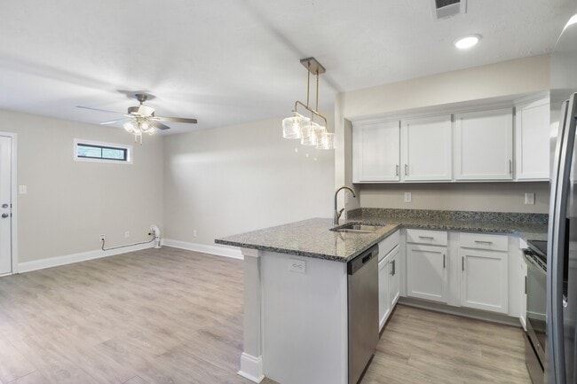 Building Photo - 1000 Henry Pl Blvd