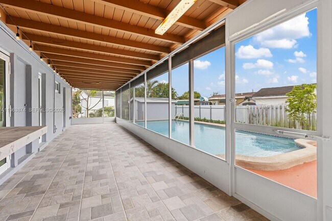 Building Photo - 2131 SW 98th Pl