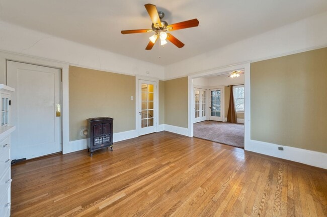 Building Photo - Charming Midtown 1-Bedroom Apartment with Private Balcony and Hardwood Floors!