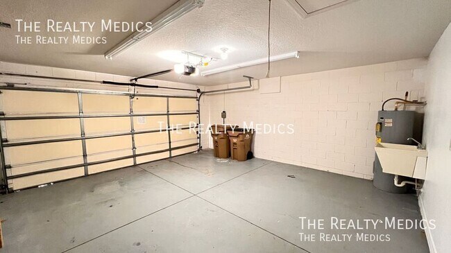 Building Photo - 2239 Wolf Ridge Ln