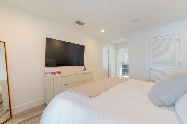 Building Photo - 2291 Las Casitas Dr