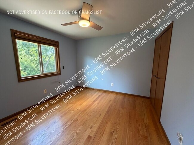 Building Photo - 869 Timberline Dr