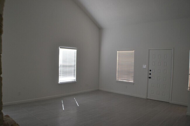 Building Photo - House for Rent in Austin