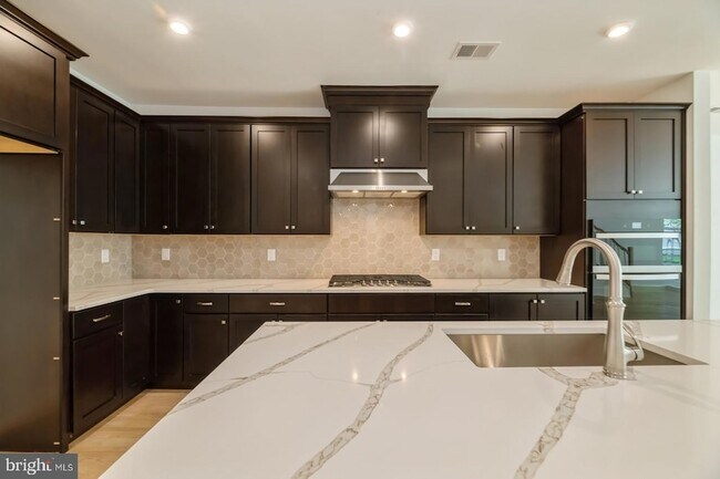 Building Photo - 2107 Donatello Dr