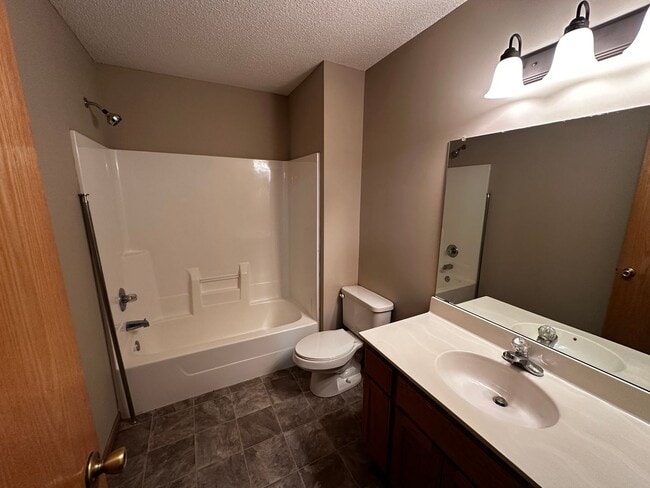 Building Photo - 402 Creekside Dr