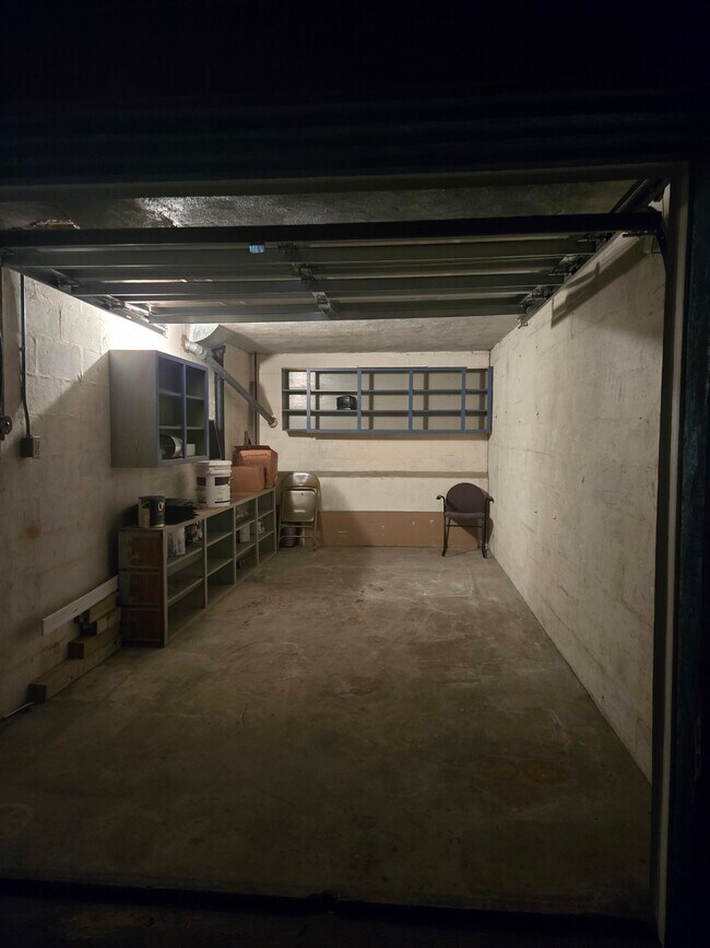 Building Photo - 2445 Brookwood St