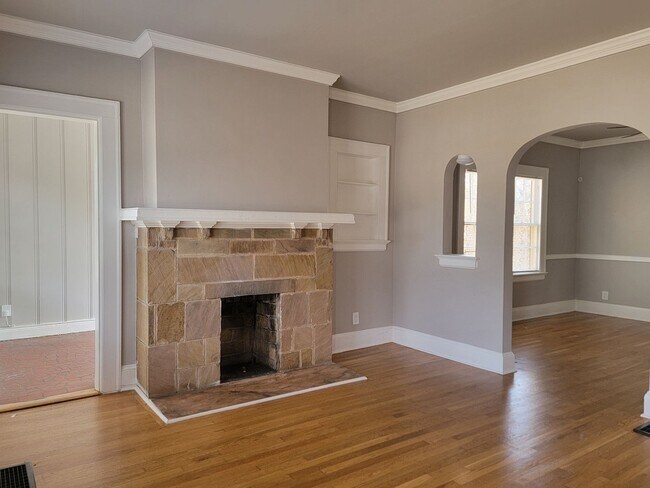 Building Photo - Charming Craftsman in the Heart of Atlanta...