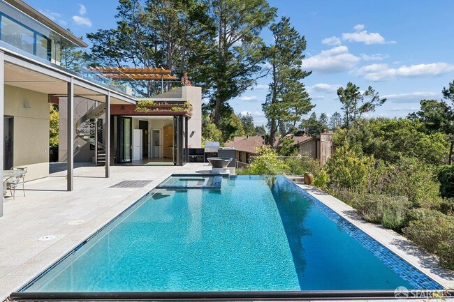 Building Photo - 1435 Lakeview Dr