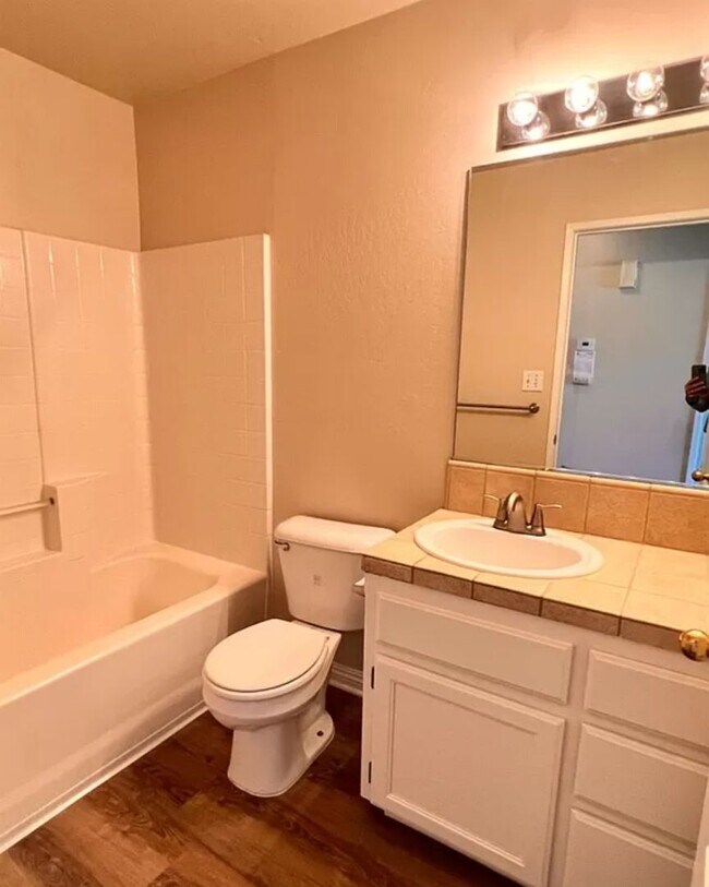 Building Photo - Charming Home For Rent Available Now