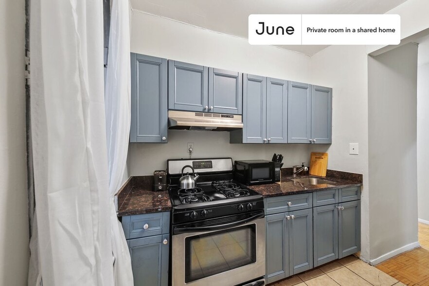 Building Photo - Room in Shared 3 bed/1 bath home in Hamilton Heights
