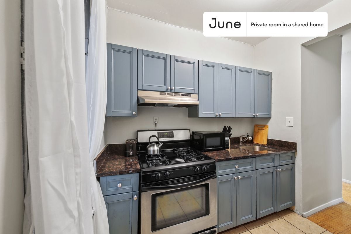 Building Photo - Room in Shared 3 bed/1 bath home in Hamilton Heights