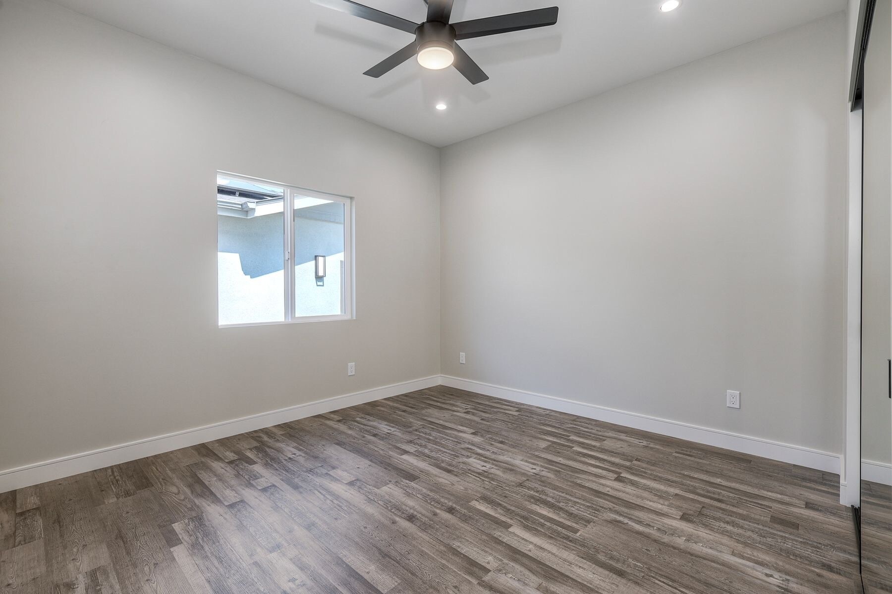 Building Photo - 532 Elm Ave