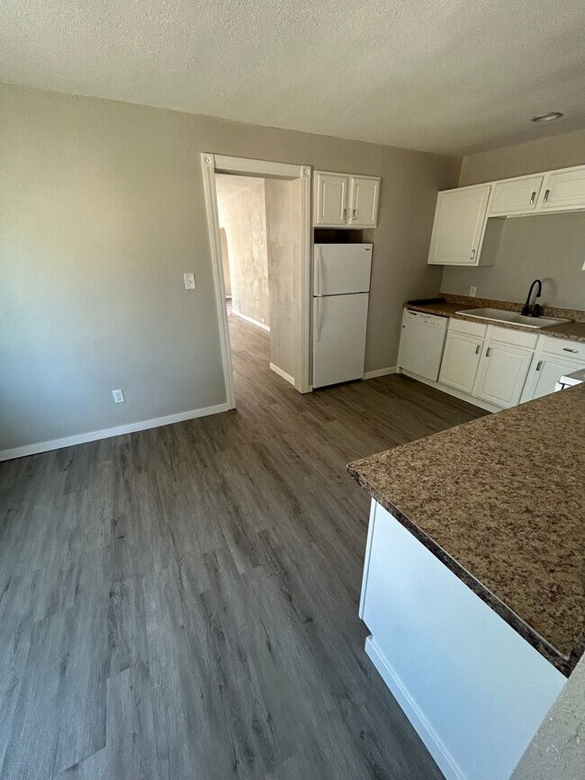 Building Photo - 3bd 1ba house for rent
