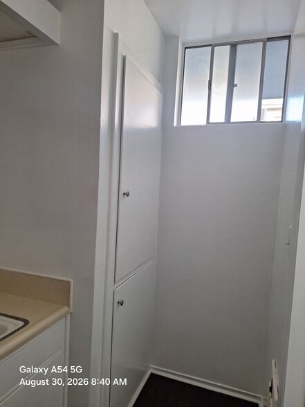 Building Photo - 609 De La Vina St