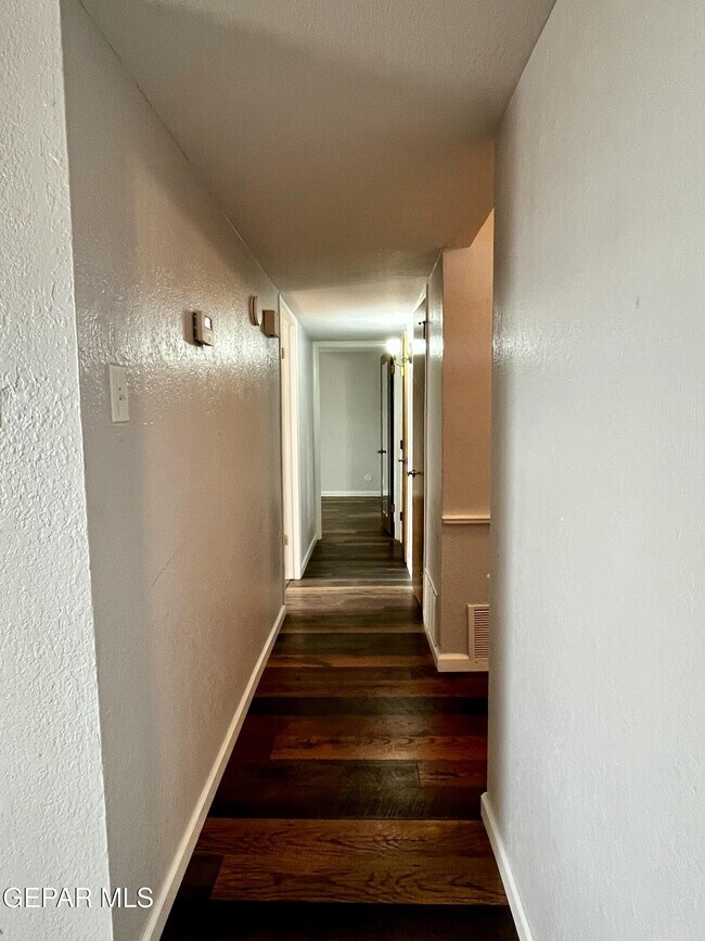 Building Photo - 6700 Escondido Dr