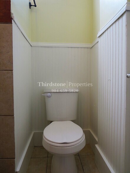 Building Photo - 212 E 6th St