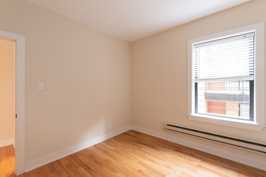 Building Photo - 3732 N Pine Grove Ave