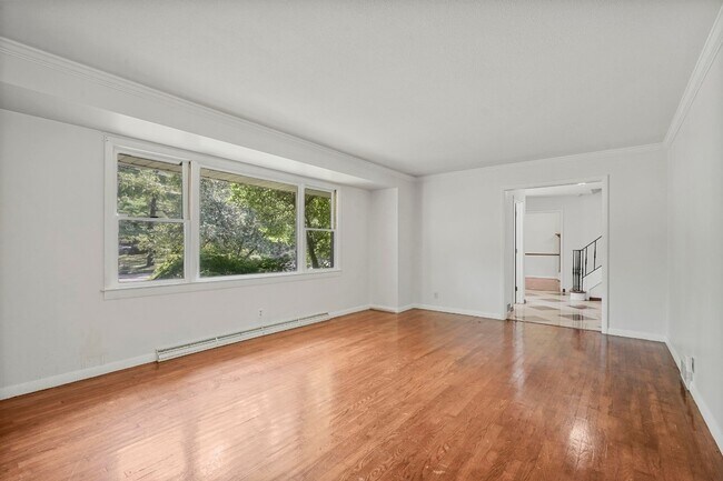 Building Photo - 300 Murray Hill Rd