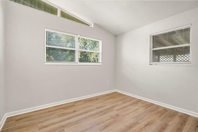 Building Photo - 1104 W Hillcrest Dr