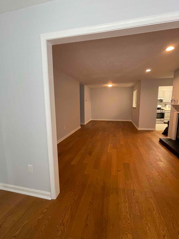 Building Photo - 10142 Oakton Terrace Rd