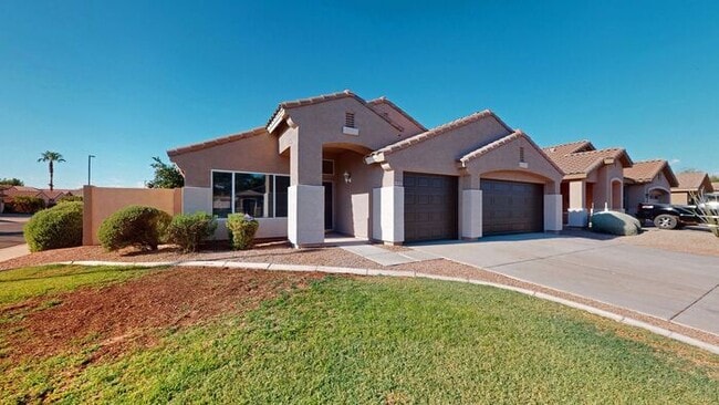Building Photo - 3830 E Kroll Dr