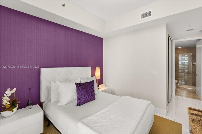 Building Photo - 15811 Collins Ave