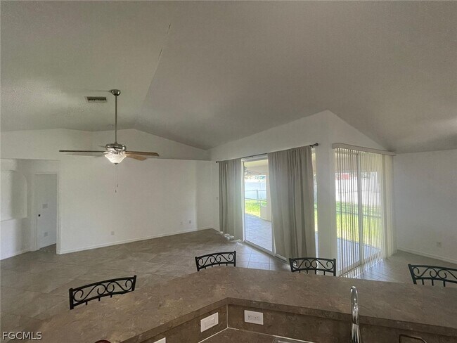 Building Photo - 2842 NW 5th Ave