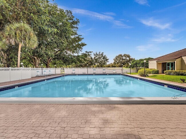 Building Photo - 3300 W Rolling Hills Cir