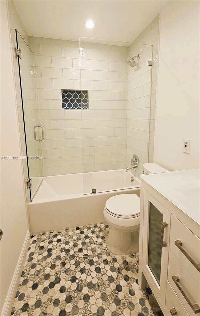 Building Photo - 6550 SW 28th St