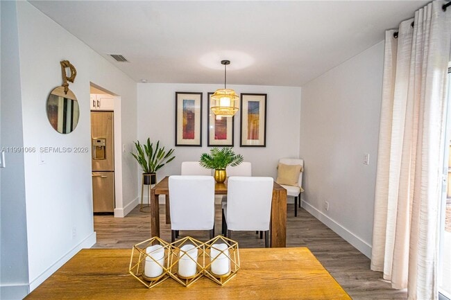 Building Photo - 9341 Green Meadows Way